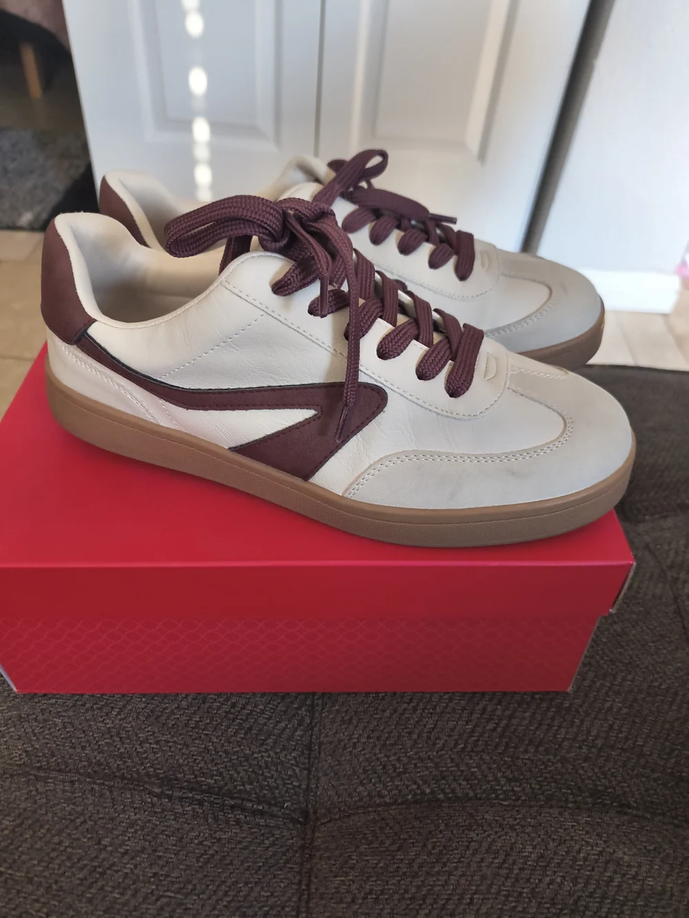 Woman'sCasual Leather Sneakers in Cream and Burgundy